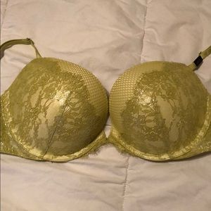 Victoria’s Secret 32DD Very Sexy Push-up Bra